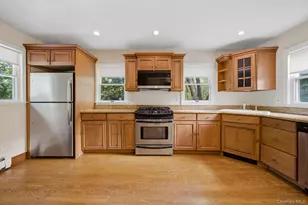 302 E Broadway, Port Jefferson, NY 11777 - Photo 9