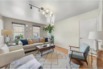 290 Lowndes Avenue #C, Huntington Station, NY 11746 - Photo 3