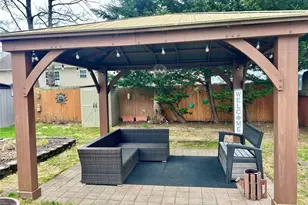 136B Hampton Ave, Mastic, NY 11950 - Photo 15