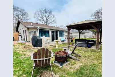 136 B Hampton Avenue, Mastic, NY 11950 - Photo 19