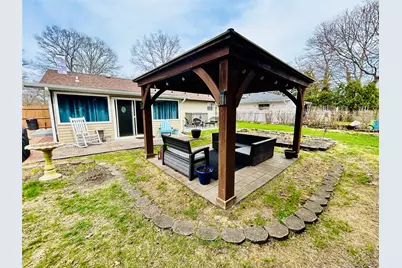 136 B Hampton Avenue, Mastic, NY 11950 - Photo 19