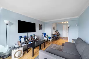 75-15 210th St, Oakland Gardens, NY 11364 - Photo 5