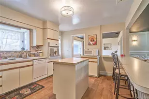 42 Peary St, West Babylon, NY 11704 - Photo 5