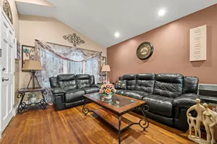 35 W 13th St, Deer Park, NY 11729 - Photo 3