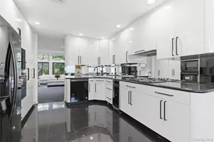 30 Yale Dr, Manhasset, NY 11030 - Photo 9