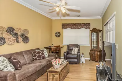 117 Carriage Lane, Plainview, NY 11803 - Photo 17