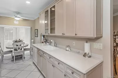 117 Carriage Lane, Plainview, NY 11803 - Photo 11