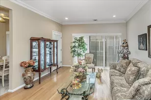 117 Carriage Ln, Plainview, NY 11803 - Photo 5