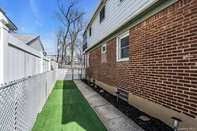 30 Norfolk Drive E, Elmont, NY 11003 - Photo 15