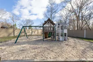 503 Weeks Ave, Manorville, NY 11949 - Photo 21