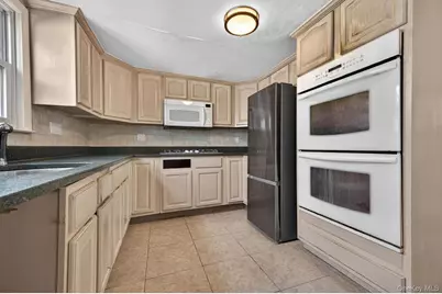 87 8th Avenue, Huntington Station, NY 11746 - Photo 15