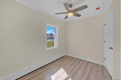 37 Oklahoma Avenue, Bay Shore, NY 11706 - Photo 9