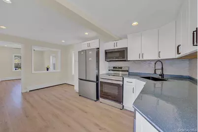 37 Oklahoma Avenue, Bay Shore, NY 11706 - Photo 5