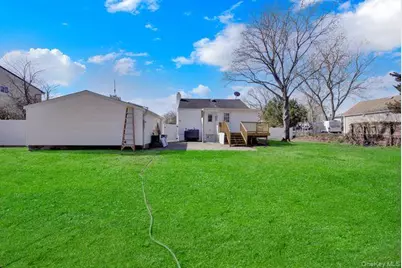 37 Oklahoma Avenue, Bay Shore, NY 11706 - Photo 15