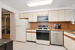 271 Birchwood Rd, Medford, NY 11763 - Photo 11