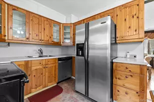 2192 6th St, East Meadow, NY 11554 - Photo 7