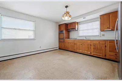 43 Village Lane, Hauppauge, NY 11788 - Photo 9