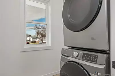 1078 Woodfield Road, Rockville Centre, NY 11570 - Photo 35