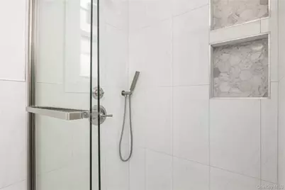 1078 Woodfield Road, Rockville Centre, NY 11570 - Photo 25