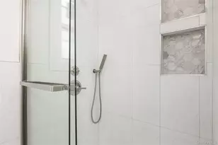 1078 Woodfield Rd, Rockville Centre, NY 11570 - Photo 25