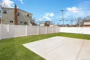 1078 Woodfield Rd, Rockville Centre, NY 11570 - Photo 9