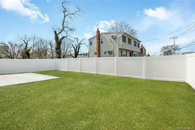 1078 Woodfield Road, Rockville Centre, NY 11570 - Photo 5