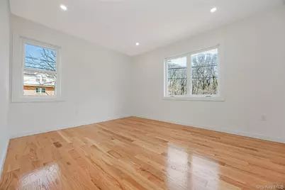 1078 Woodfield Road, Rockville Centre, NY 11570 - Photo 27