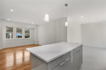 1078 Woodfield Road, Rockville Centre, NY 11570 - Photo 19