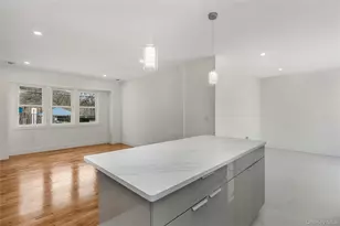 1078 Woodfield Rd, Rockville Centre, NY 11570 - Photo 19