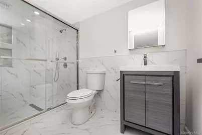 1078 Woodfield Road, Rockville Centre, NY 11570 - Photo 41