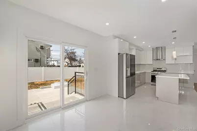 1078 Woodfield Road, Rockville Centre, NY 11570 - Photo 23