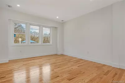 1078 Woodfield Road, Rockville Centre, NY 11570 - Photo 13