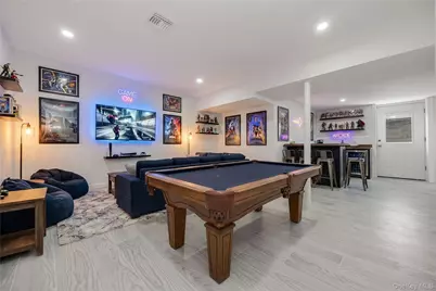 1078 Woodfield Road, Rockville Centre, NY 11570 - Photo 39