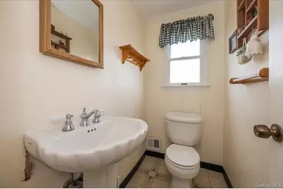 145 Raleigh Lane, West Islip, NY 11795 - Photo 19