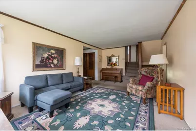 145 Raleigh Lane, West Islip, NY 11795 - Photo 5