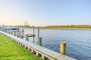 49 Ann Dr E, Freeport, NY 11520 - Photo 23