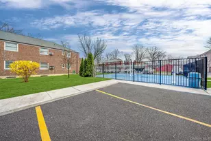 251-54 61st Ave, Little Neck, NY 11362 - Photo 15