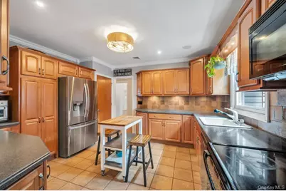 990 Thomas Avenue, Baldwin, NY 11510 - Photo 11