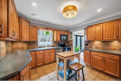 990 Thomas Avenue, Baldwin, NY 11510 - Photo 13