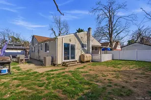 108 Fourth St, Brentwood, NY 11717 - Photo 17