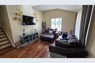 8 Lion Lane, North Babylon, NY 11703 - Photo 3