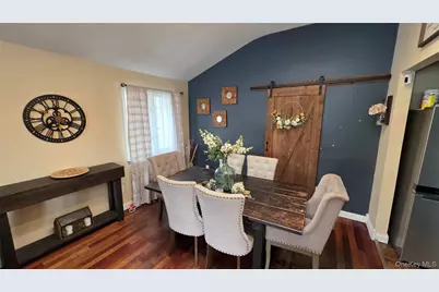 8 Lion Lane, North Babylon, NY 11703 - Photo 5