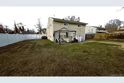 8 Lion Lane, North Babylon, NY 11703 - Photo 3