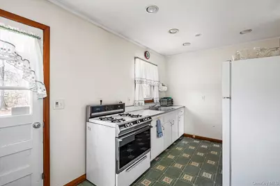 18 Maple Avenue, Bellport, NY 11713 - Photo 9