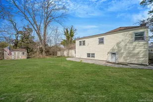 344 Woods Rd, North Babylon, NY 11703 - Photo 5