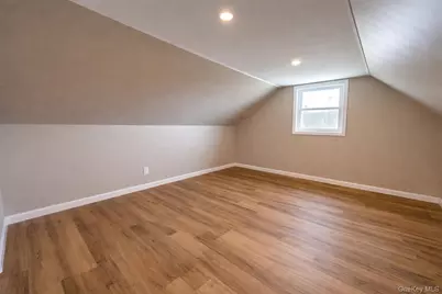 109 N Greene Avenue, Lindenhurst, NY 11757 - Photo 9