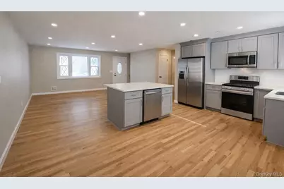 109 N Greene Avenue, Lindenhurst, NY 11757 - Photo 3