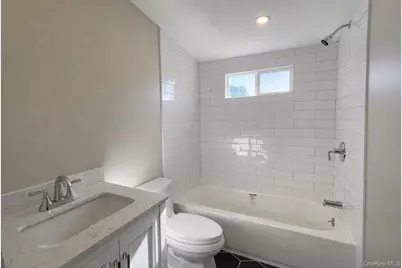109 N Greene Avenue, Lindenhurst, NY 11757 - Photo 11