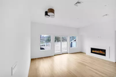 68 Foster Avenue #4, Hampton Bays, NY 11946 - Photo 9