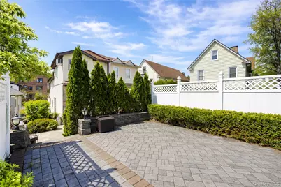 40 Creston Place, New York, NY 10304 - Photo 9